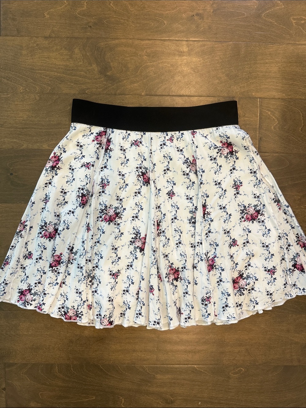 Karen Kane White Floral Skirt, Size S.